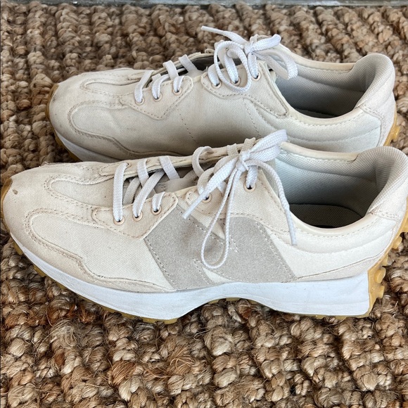 New Balance 327 Athletic Shoes - Picture 3 of 6